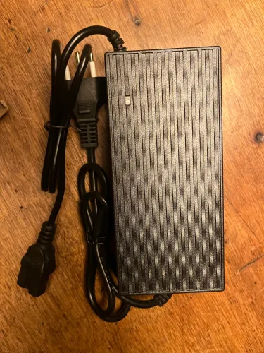 Carregador De Scooter 67,2v Fonte De Moto Elétrica Bivolt