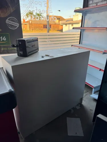Balcão branco comercial 