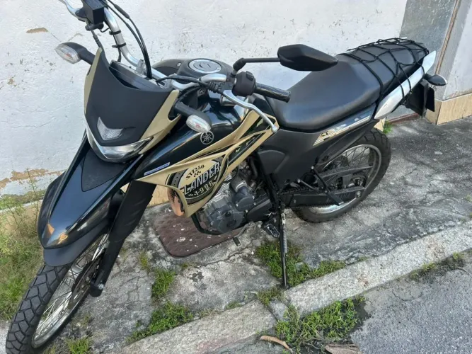 Yamaha XTZ Lander 250 muito nova, nada a fazer, único dono.