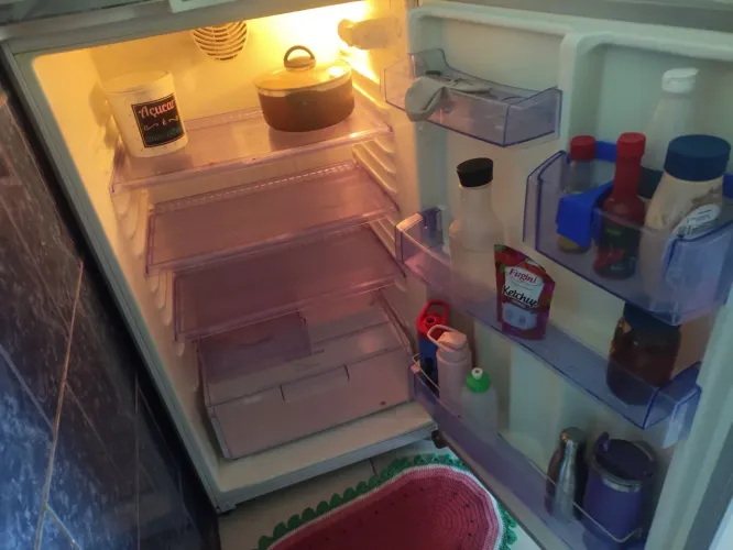 Estou vendendo uma geladeira por 900 reais cama 150 cada filtro de água gelada 350 rack400