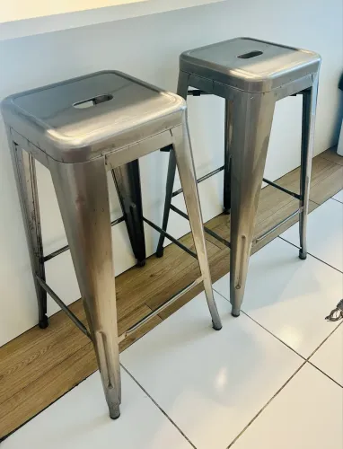 Banqueta alta cinza 