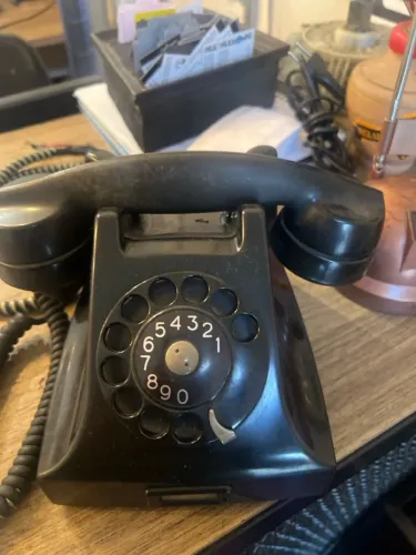 Telefone disco antigo relíquia