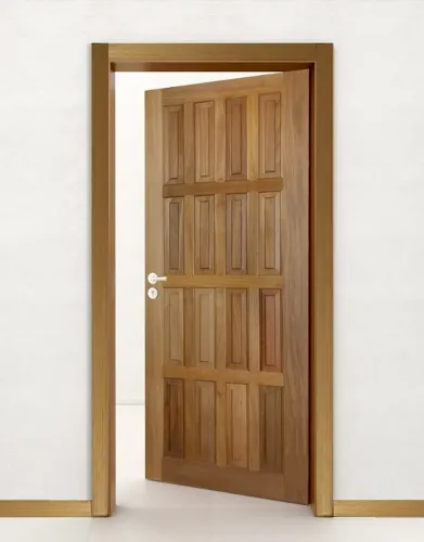 Assentamento de porta de madeira