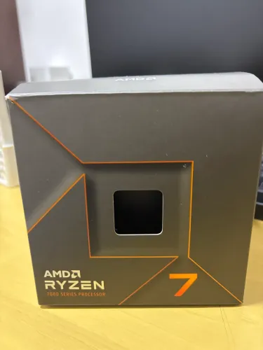 AMD Ryzen 7 7700 - 8 Cores / 16 Threads - AM5 - Cooler Wraith Prism - Caixa Original