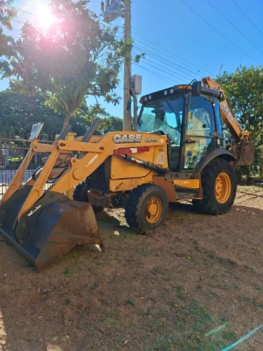 Vende-se retro escavadeira