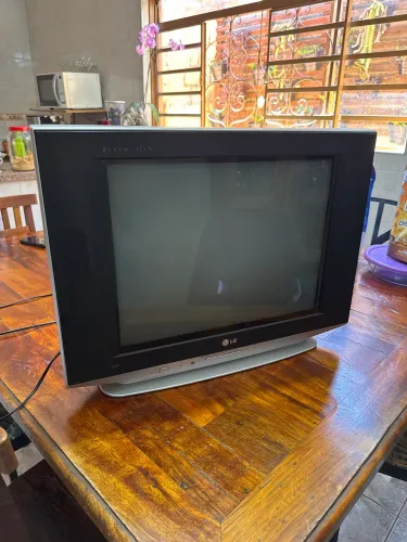 TV LG Tubo 21" - Ótima para Retro Games (SNES, PS1, PS2, Mega Drive)