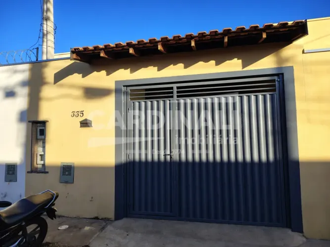 Casa 2 Dormitórios com garagem coberta