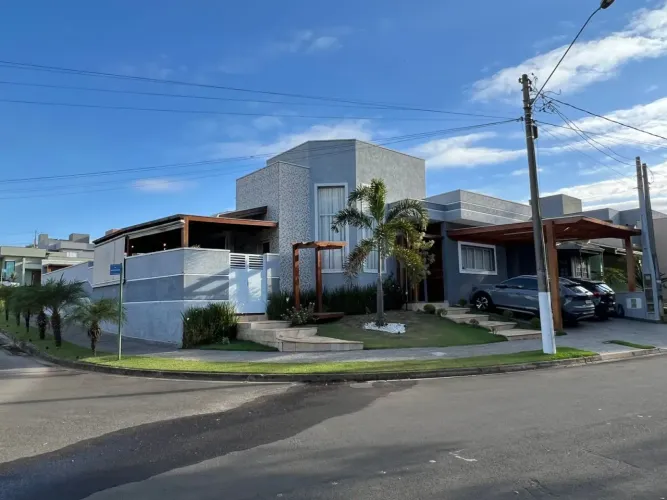 CASA DE ESQUINA RESERVA DA MATA COM MOVEIS PLANEJADOS E PISCINA