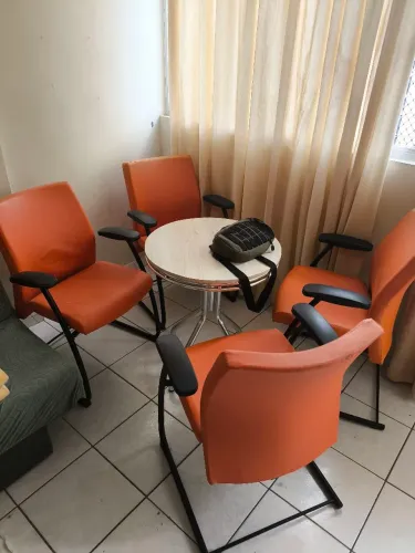 POLTRONA/CADEIRA ALCOCHOADA,