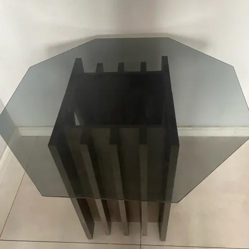 Vende-se mesa sem as cadeiras
