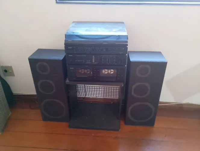 Toca discos Phillips com defeito (acompanha caixas)