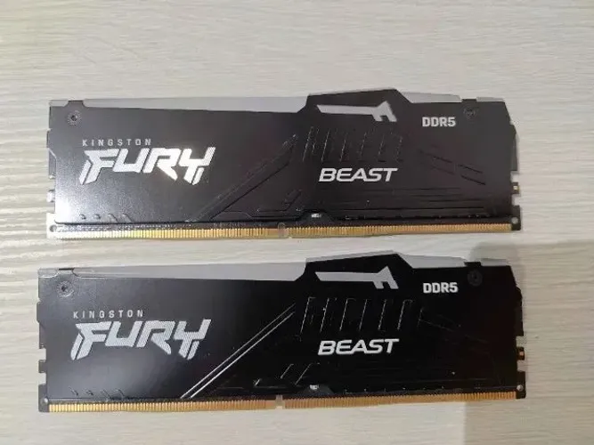Memoria Kingston Fury Beast, RGB, 16GB (2x8GB), DDR5, 5600MHz, C40, Preto