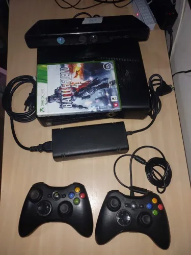 Microsoft Xbox 360 Slim 4gb + Kinect E Jogo