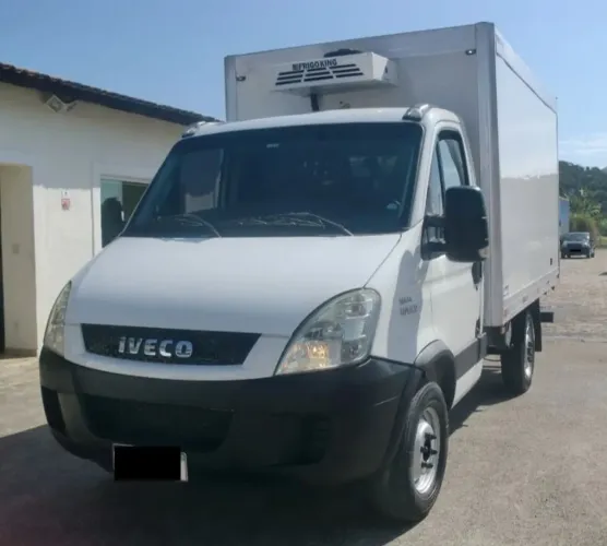 Iveco Daily 35s14 Com Baú Refrigerado - Ano 2017