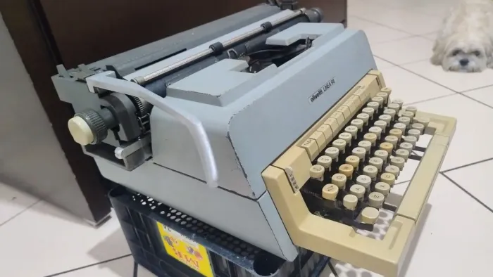 Máquina de escrever Olivetti