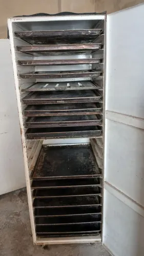Vendo 2 armário de pão francês com bandeijao