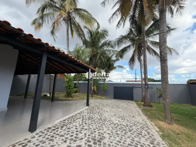 Casa de Alto Padrão com Amplo Terreno e Área de Lazer Completa no Bairro Maravilha