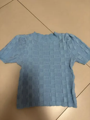 Blusa de tricot azul clara nova 