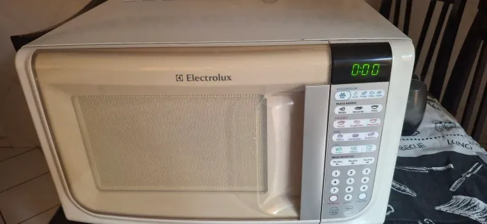 Microondas Eletrolux 31 litros