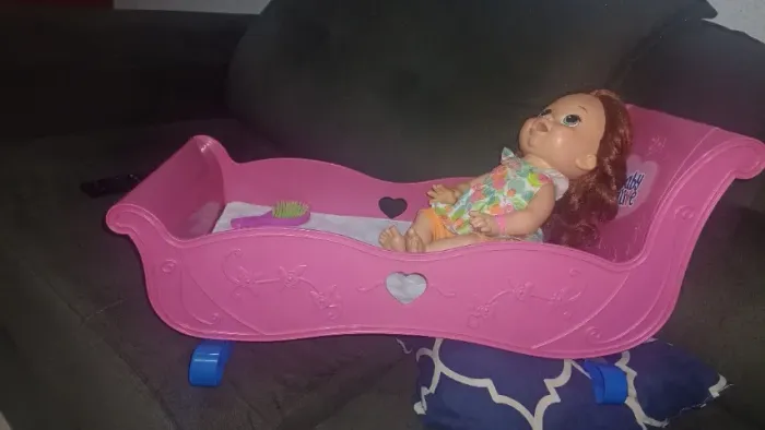 Baby Alive Comilona e Berço