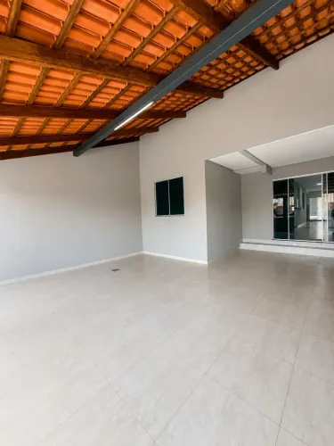 Oportunidade | 2Q sendo 1 suíte | Área externa ampla e arejada | 3 vagas