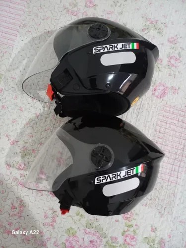 Vendo 2 capacetes novos 150 Reias