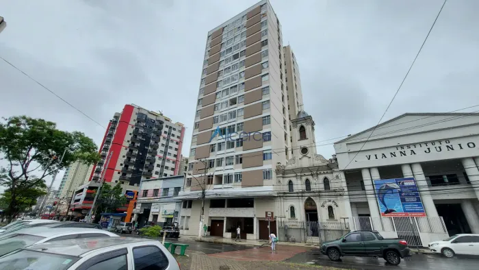 Apartamento à venda com 2 quartos, elevador e portaria na Andradas!
