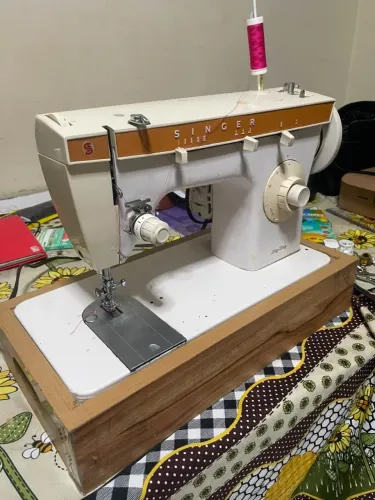 Maquina domestica singer 
