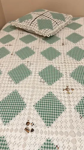 Colcha Crochê Solteiro feita a mão. Brinde 1 capa de almofada.