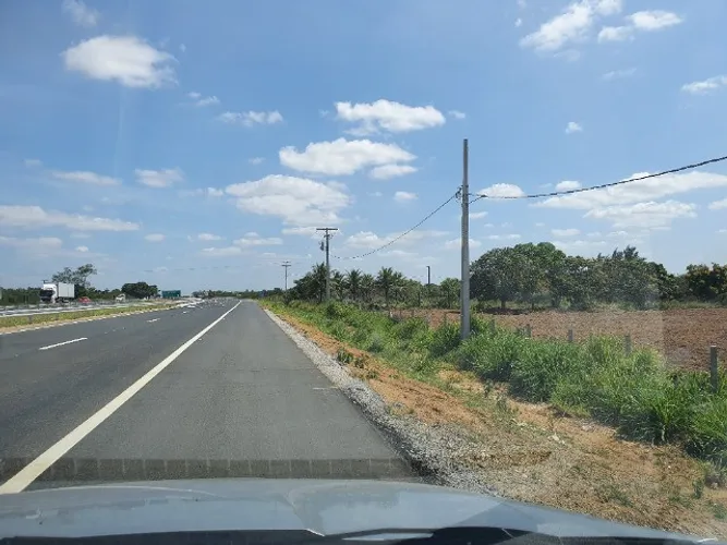Grande oportunidade de adquirir uma área de 40.000m frente a BR 116 Sul