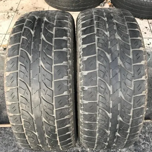 Pneus 275/60/18 Yokohama meia vida sem defeitos (não são riscados)