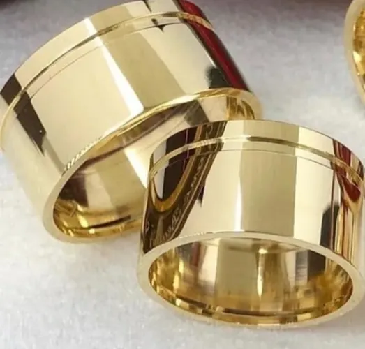 PAR DE ALIANÇA BANHADA A OURO 18K 