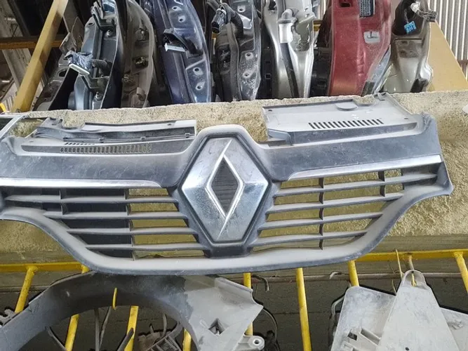 Grade dianteira Renault Logan Sandero 