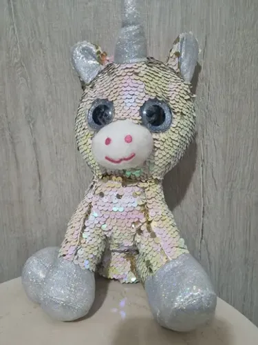 Unicórnio de pelúcia