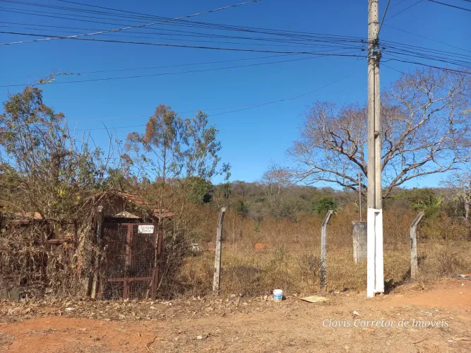 Terreno 14.000m² com casa simples no Núcleo João Pinheiro Sede