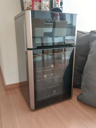 Adega 29 garrafas Electrolux compressor