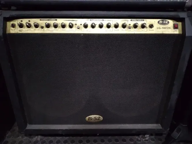 Amplificador B52 100 watts U.S.A guitarra