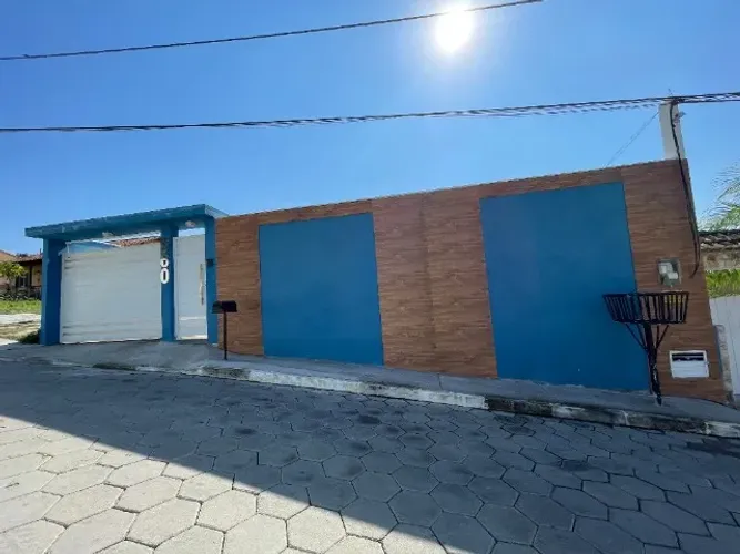 Amparo imóveis-Vende 3 quartos sendo 1 suíte, área gourmet piscina e sala de jogos.