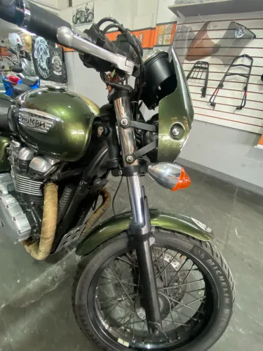 Thruxton 900 vendo ou troco