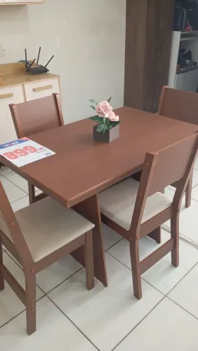 Mesa de Jantar com 4 Cadeiras - Amadeirada
