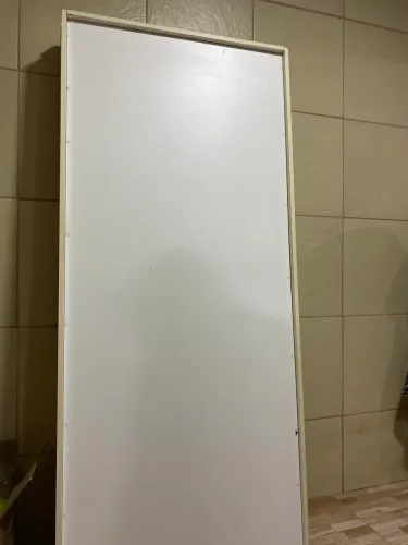 Vendo 2 bases de cama com 5 rodinhas em cada uma, em perfeito estado.. Bastante pesada. 