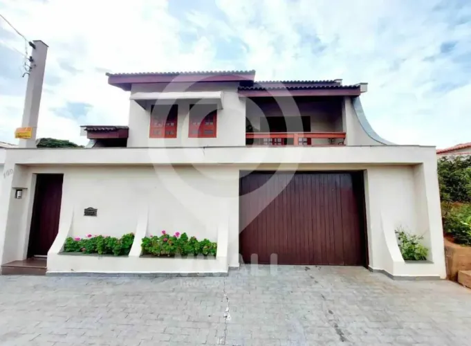 Casa de rua - / Residencial / Jardim Salessi