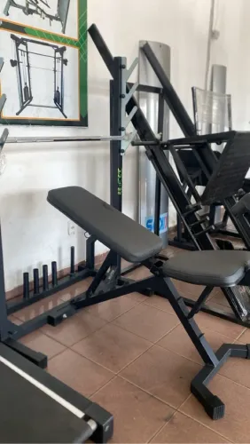 Banco de Supino Ajustável com Suporte para Barra