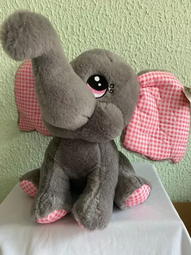 Elefante de Pelúcia de 25cm <br>R$ 114,00