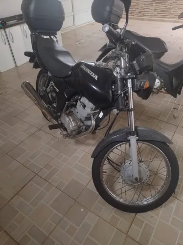 Vende se moto titan 125