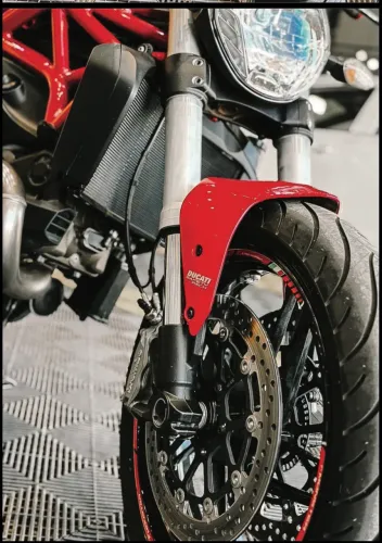 Vendo Ducati Monster 821, Esportividade e Elegância em Duas Rodas