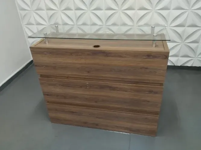 Balcão de Recepção com Tampo de Vidro | Ótimo estado de conservação - Pouquíssimo Uso !