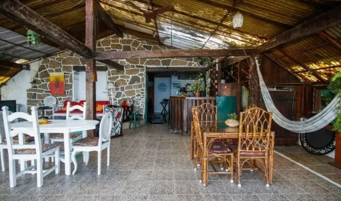 Quarto Pequeno Individual em Casa Frente Mar Av. Niemeyer