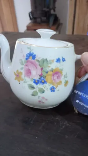 Bule de Porcelana com Flores