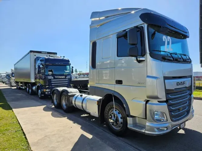 Daf XF 480 6x2 Ano 22 Teto Alto Automático Geladeira Mola Baixo km